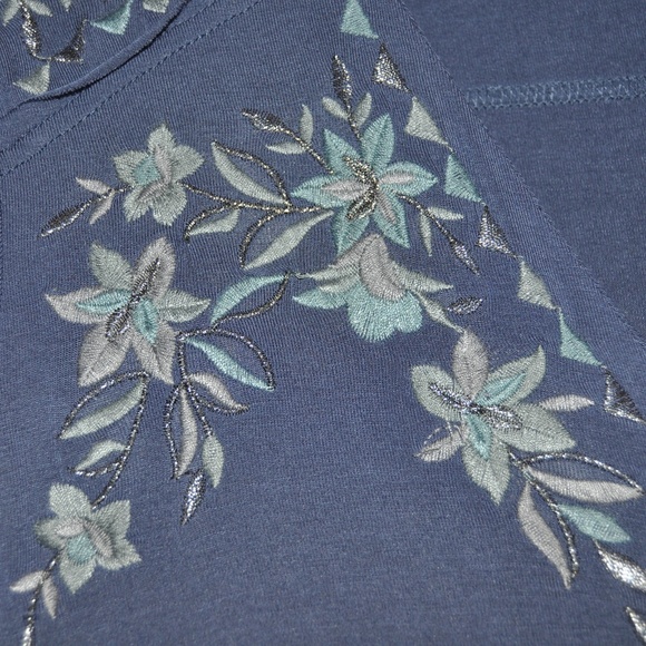 New KNOX ROSE Embroidered V-Neck Banded Top [D4] - Picture 5 of 8